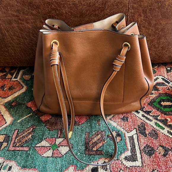 Tory Burch adjustable lambskin bucket tote - RARE - Picture 6 of 8